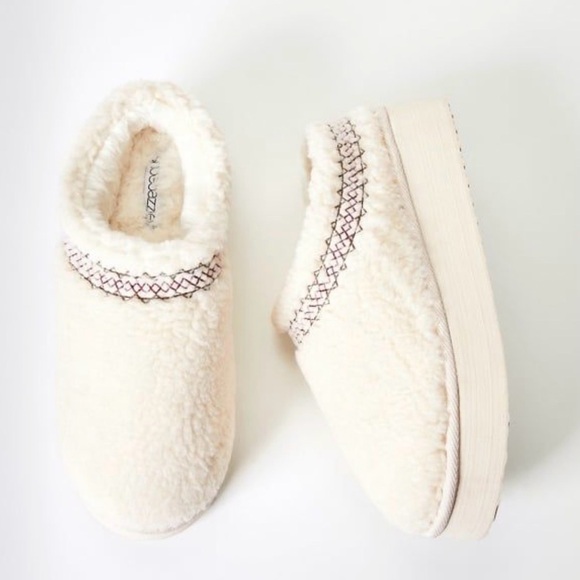 UGG platform slippers - Picture 2 of 3